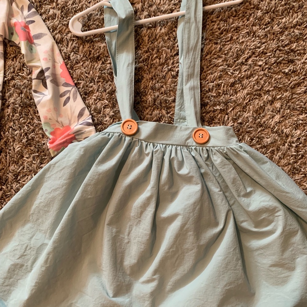 Outfit - Picture 3 of 3